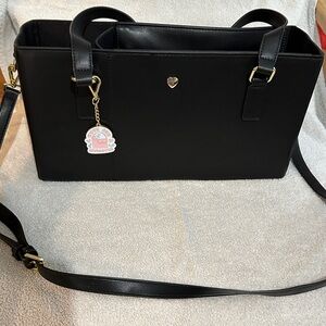 Kate Gabrielle Black Shoulder Bag with Spot for Holding Drink
